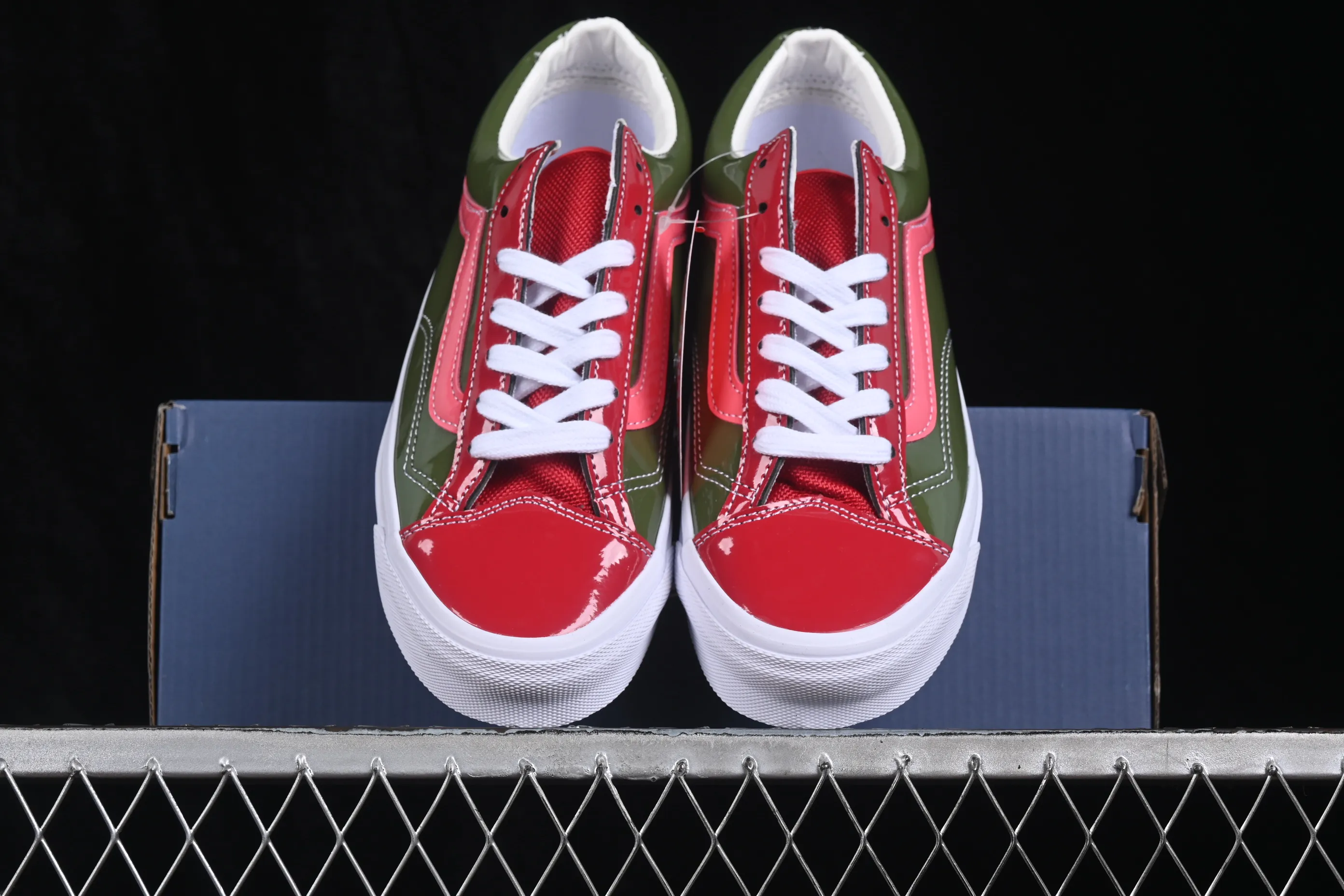 All categories Vans Vans series Vans Low Vans low top Vans Old Skool Vans patent leather low-top casual skateboard shoes VN000E8VCCZ